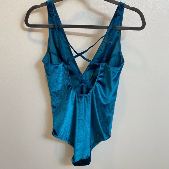 Teal velvet body suit medium - Picture 3 of 7